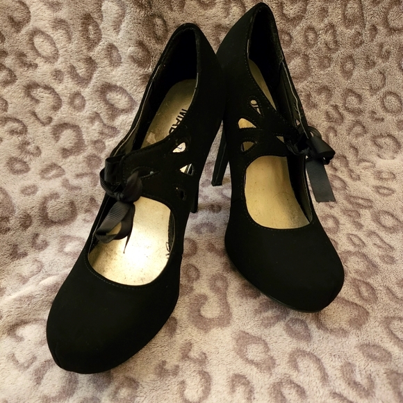 Madeline Girl size 7 black microsuede retro heels black - Picture 1 of 6